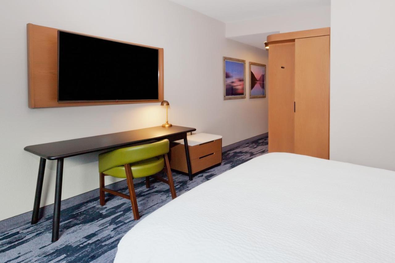 Fairfield & By Marriott Colonnade Hotel
