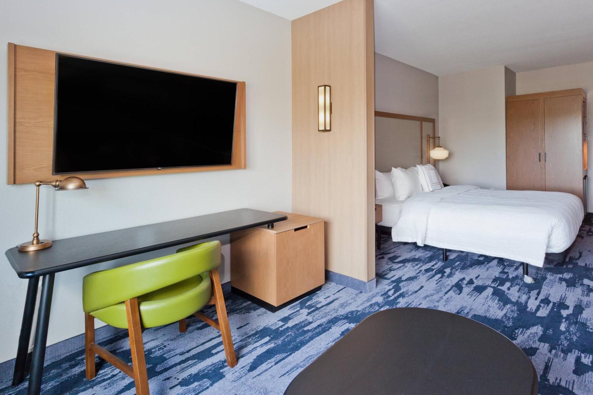 Fairfield & By Marriott Colonnade Hotel