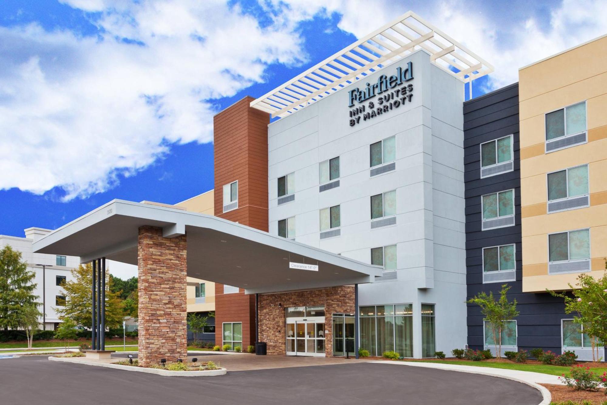 Fairfield & By Marriott Colonnade Hotel 3*