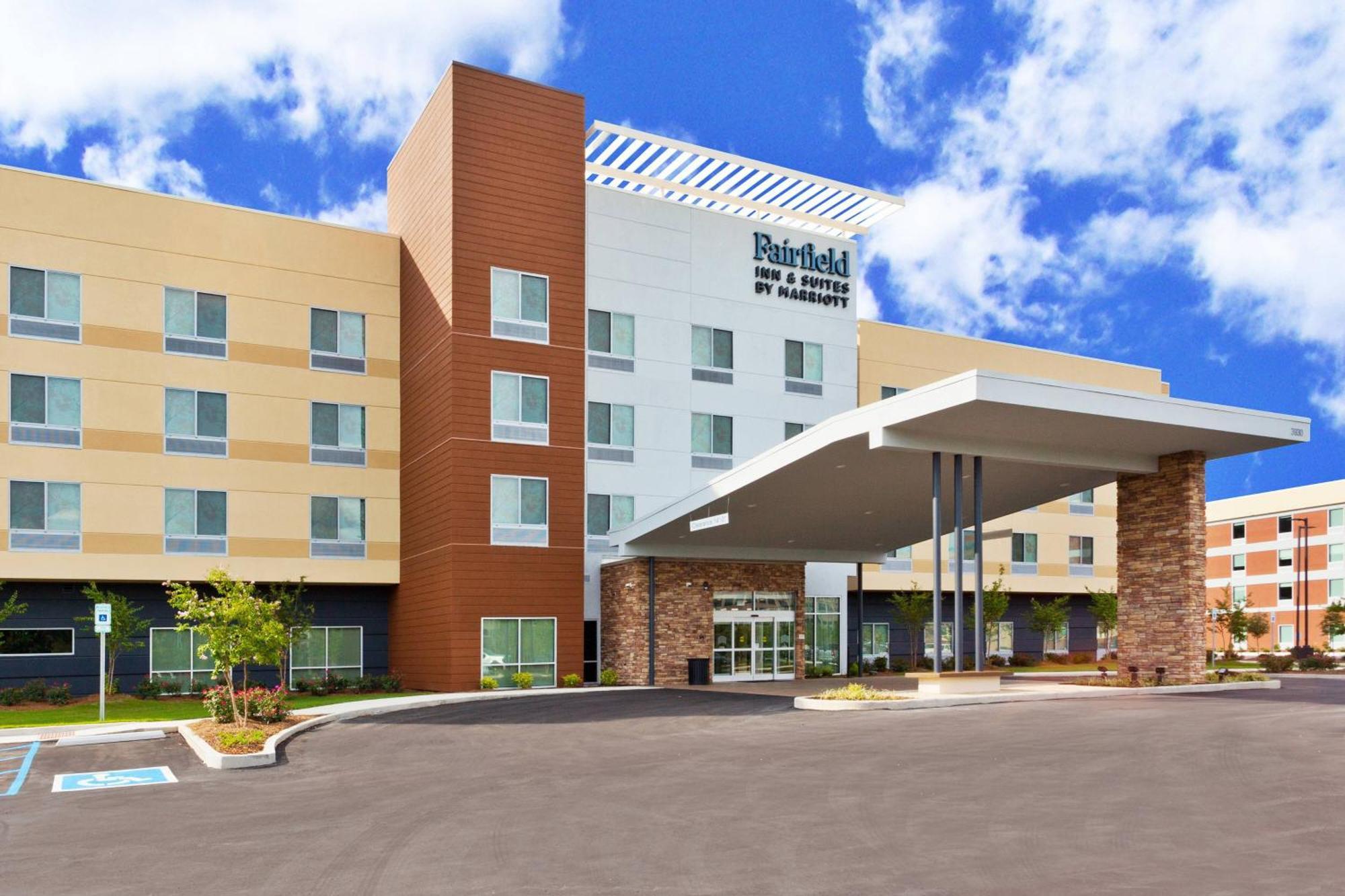 Hotel Fairfield & By Marriott Colonnade 3*